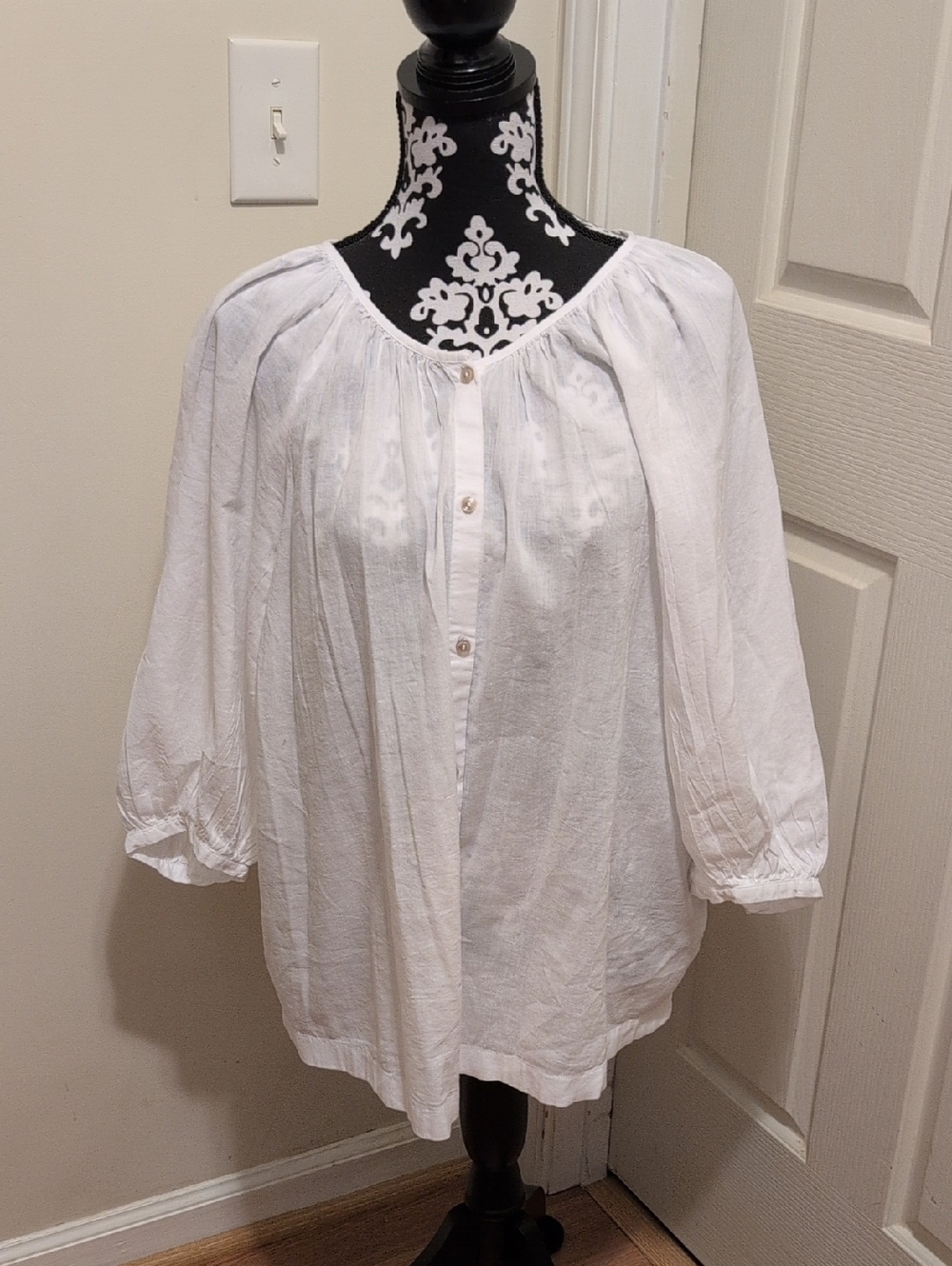 NWT LC Lauren Conrad Women's Gauzy Stone White Button Up Blouse, Plus Size 0X